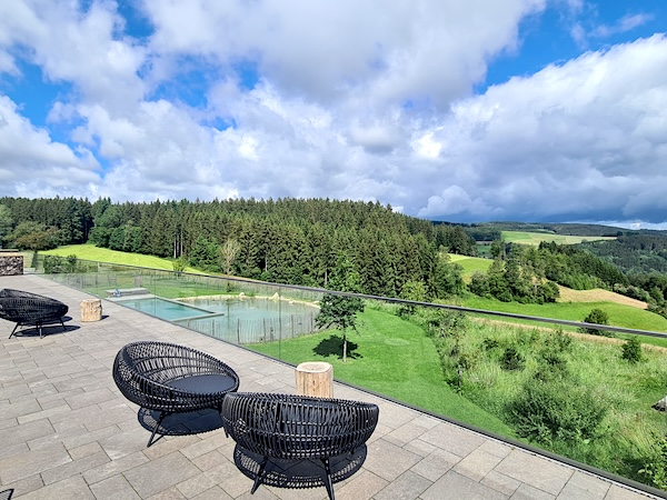 Hotelausblick mit Pool